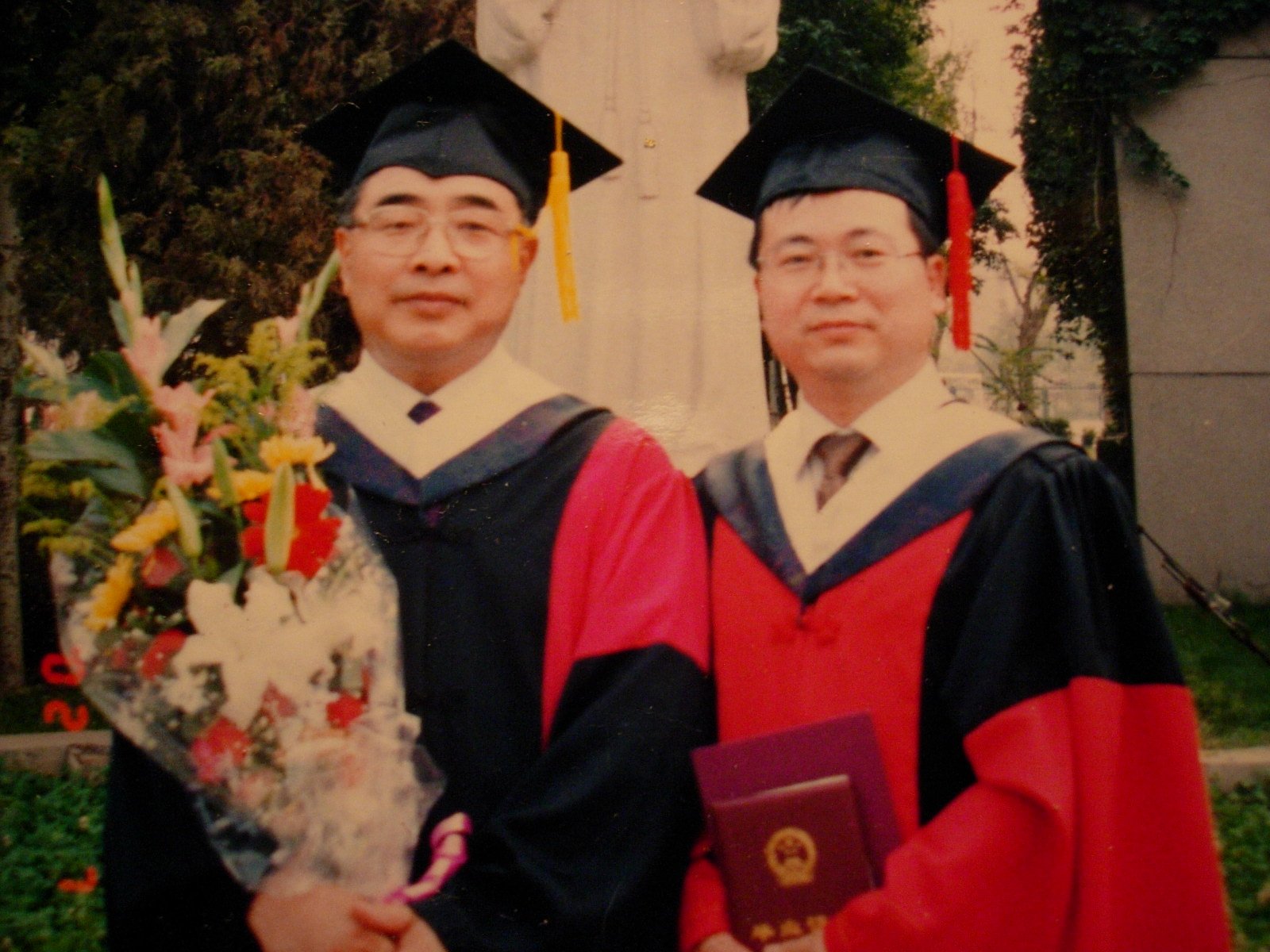 其中获蓝鲸游戏出任英超联赛官方合作伙